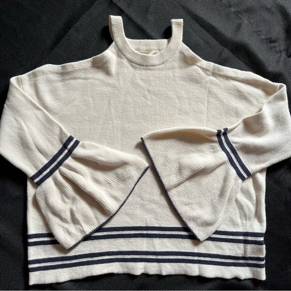 Anthropologie Knitted & Knotted Cold
Shoulder Sweater - Picture 4 of 12